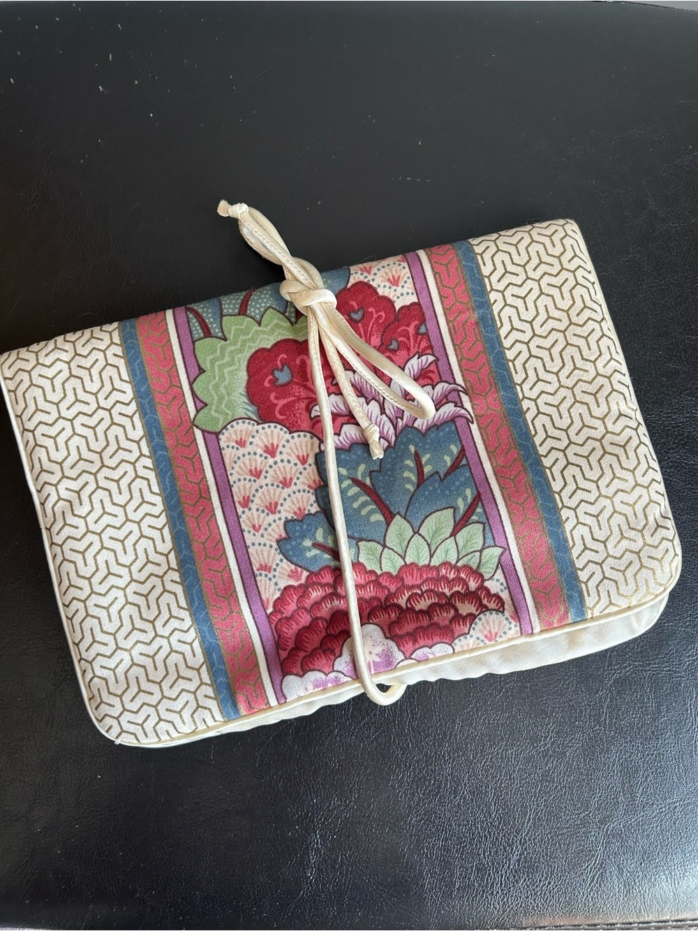 Floral Pattern Textile Folding Travel Bag with Zippered Pockets
